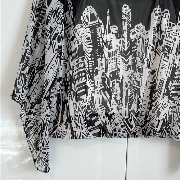 ALFANI NWOT Sheer Black and White City Graphic Flowy Blouse and Tank, Size M - Picture 9 of 11